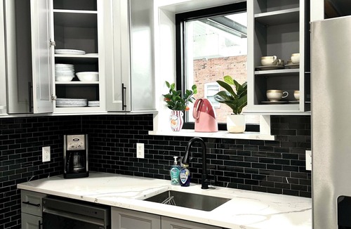 Lodi Apartment | Stylish 2BR/2BA Apt near NYC Free Parking Full Kitchen & W/D