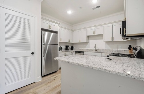 Madison Apartment | Stylish 2BR/2BA Stay · Open Layout