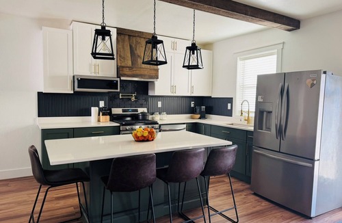 Atlantic House | Stylish 2BR-2Bath with Master Suite & Laundry
