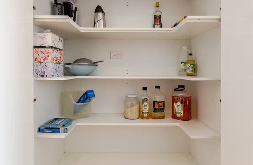 Carnegie Apartment | Stylish 2BR Apartment with Scenic Views 2-minute walk to shops,restaurants/train