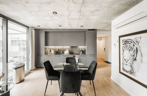 Griffintown Condo | Stylish 2BR Apartment in Griffintown - Modern, Bright & Central
