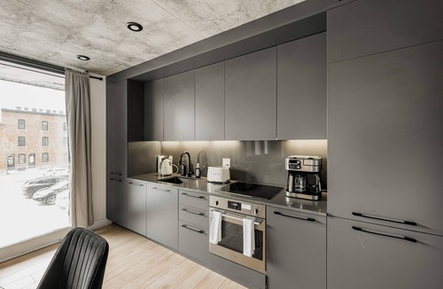 Griffintown Condo | Stylish 2BR Apartment in Griffintown - Modern, Bright & Central