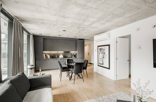 Griffintown Condo | Stylish 2BR Apartment in Griffintown - Modern, Bright & Central