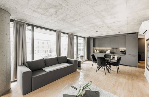 Griffintown Condo | Stylish 2BR Apartment in Griffintown - Modern, Bright & Central