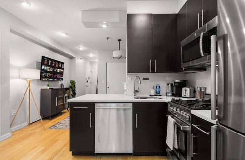 Ukrainian Village Apartment | Stylish 2BR Apartment in the Heart of East Village