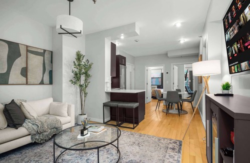 Ukrainian Village Apartment | Stylish 2BR Apartment in the Heart of East Village
