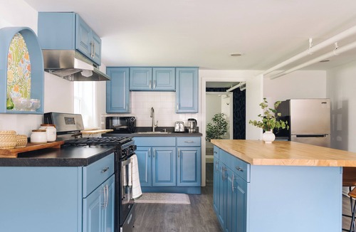 Irving Park East Apartment | Stylish 2BR Apt in Irving Park