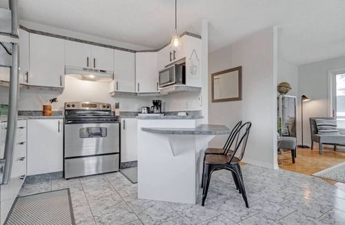 Gatineau Apartment | Stylish 2BR by Ottawa River