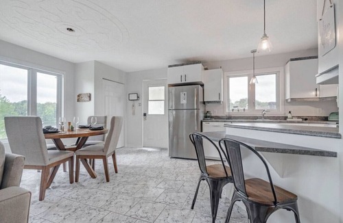 Gatineau Apartment | Stylish 2BR by Ottawa River