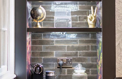 Windsor City Centre House | Stylish 2BR Contractor Home- Windsor Castle