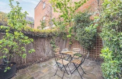 Windsor City Centre House | Stylish 2BR Contractor Home- Windsor Castle