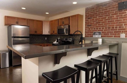 Roanoke Apartment | Stylish 2BR downtown luxury