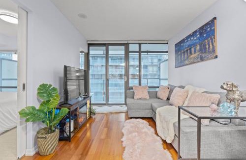 Bay Cloverhill Apartment | Stylish 2BR Downtown Sanctuary - Free Parking