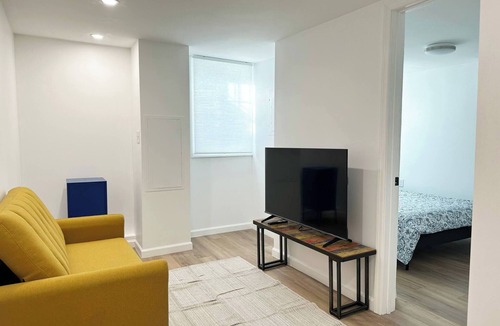 North Ironbound House | Stylish 2BR - EWR, Stadium & NYC