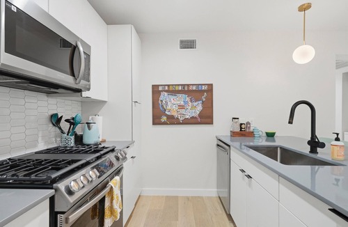 North University Condo | Stylish 2BR Family Home ❤️ Walk to UT & Moody Free Parking