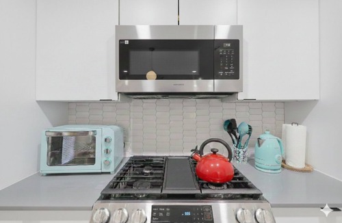 North University Condo | Stylish 2BR Family Home ❤️ Walk to UT & Moody Free Parking