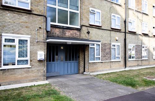 Forest Hill Apartment | Stylish 2BR, Fast Wifi with balcony