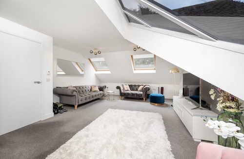 Ickenham Apartment | Stylish 2BR flat in Ickenham