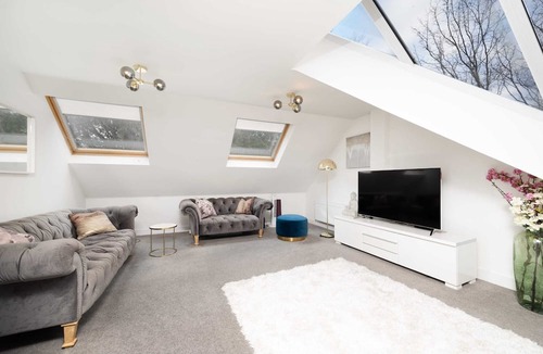 Ickenham Apartment | Stylish 2BR flat in Ickenham