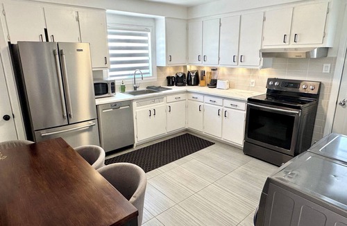 Longueuil Apartment | Stylish 2BR Free Parking 15 min to MTL