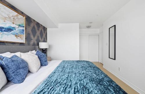 Downtown Mississauga Apartment | Stylish 2br High-Rise - Sleeps 7 - YYZ