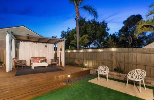 South Park House | Stylish 2BR Home and Studio Great Central Location