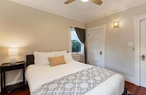 South Park House | Stylish 2BR Home and Studio Great Central Location