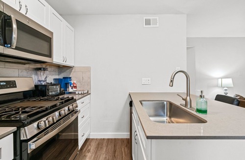 Highland Apartment | Stylish 2BR in Highland Austin TX 5939