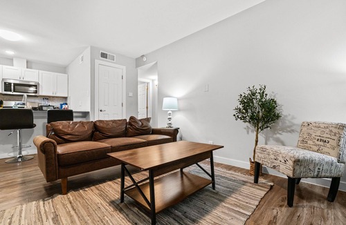 Highland Apartment | Stylish 2BR in Highland Austin TX 5939