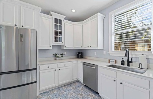 Springfield Apartment | Stylish 2BR in Historic Home | Walk to Events
