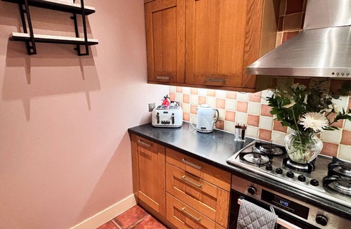 Govan Apartment | Stylish 2BR in unique Ibrox location nearby subway