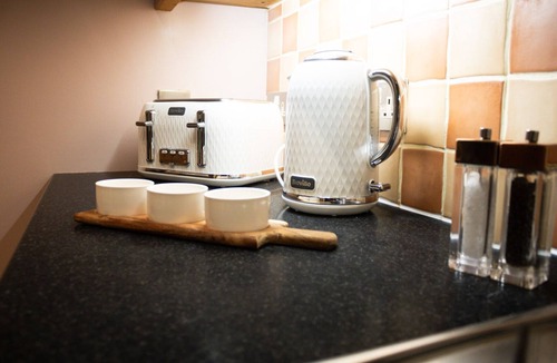 Govan Apartment | Stylish 2BR in unique Ibrox location nearby subway