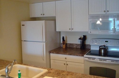 Southend Condo | Stylish 2BR Jersey Shore Condo with Pool & Amenities