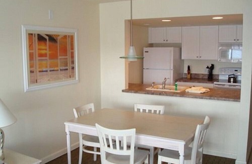 Southend Condo | Stylish 2BR Jersey Shore Condo with Pool & Amenities