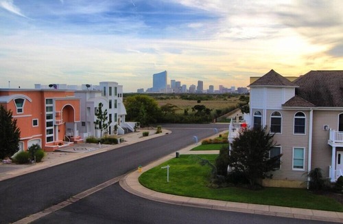 Southend Condo | Stylish 2BR Jersey Shore Condo with Pool & Amenities
