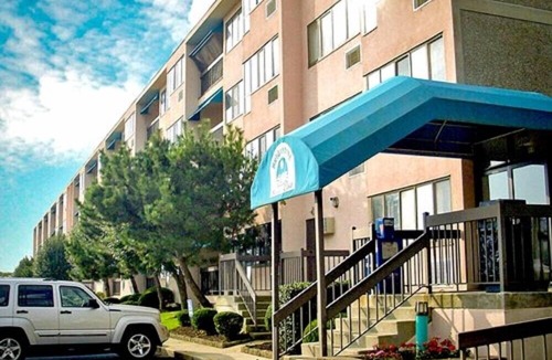 Southend Condo | Stylish 2BR Jersey Shore Condo with Pool & Amenities