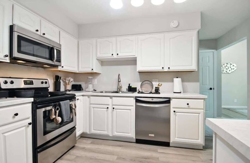 Bloomington Apartment | Stylish 2BR Loft, Near ISU, Hospitals & Downtown