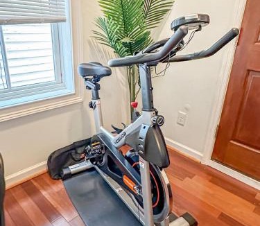 Metropolitan House | Stylish 2BR Minutes to Downtown - Prime Location