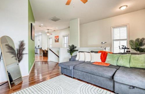 Metropolitan House | Stylish 2BR Minutes to Downtown - Prime Location