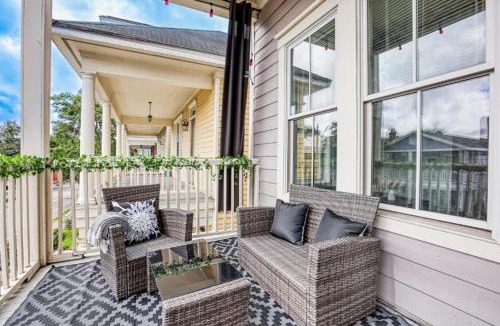 Metropolitan House | Stylish 2BR Minutes to Downtown - Prime Location