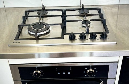 Lower Shotover House | Stylish 2BR: Mountain Views & Prime Location