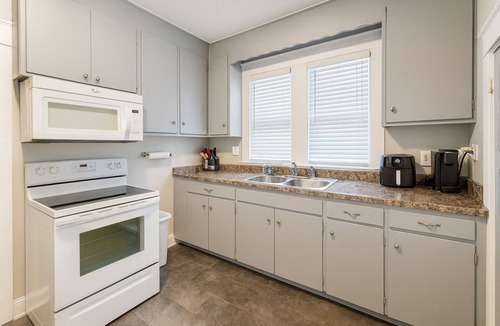 Greenville House | Stylish 2BR Near ECU & Downtown Fast WiFi Clean, Bright & Family Friendly