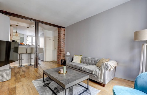 Quartier de l'Ecole-Militaire Apartment | Stylish 2BR near Montparnasse