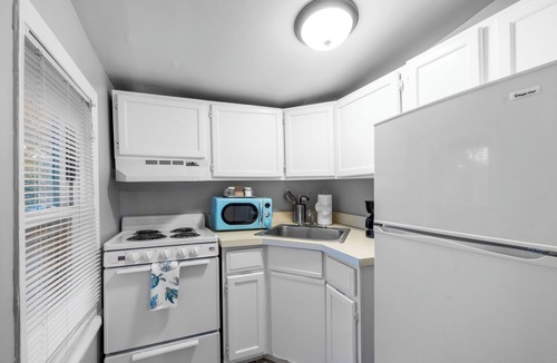 Powelton Village Apartment | Stylish 2BR Near Upenn