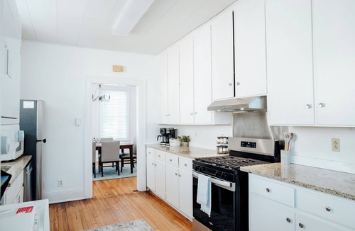 Montgomery House | Stylish 2BR Stay | Pet-Friendly & Fast WiFi