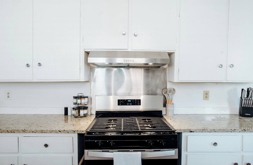 Montgomery House | Stylish 2BR Stay | Pet-Friendly & Fast WiFi