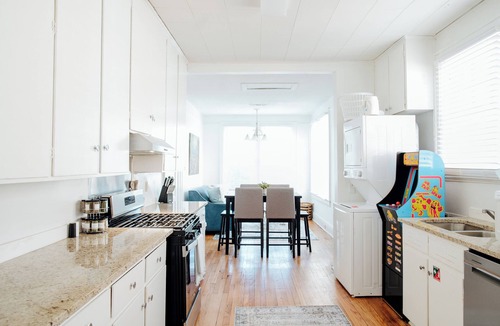 Montgomery House | Stylish 2BR Stay | Pet-Friendly & Fast WiFi