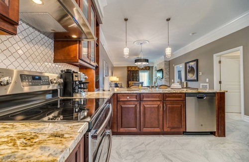 Williamsburg Apartment | Stylish 2BR Suite w/Balcony | Mini Golf & Pool