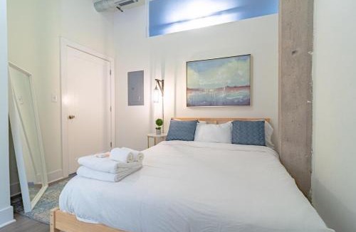 Near South Side Apartment | Stylish 2BR Suite with Optional Parking & Gym Access Near Lakefront, Shedd Aquarium and McCormick Center
