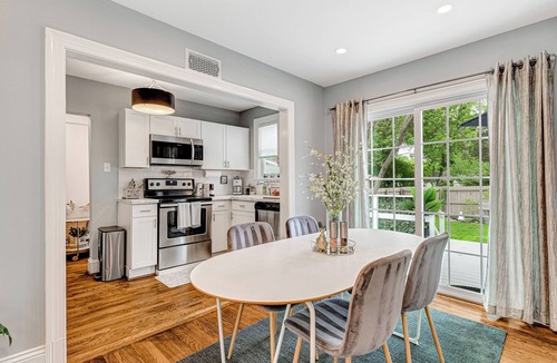 Lakeside House | Stylish 2BR w/Fenced Yard & Deck, Walk to Botanical Gardens, Dog-Friendly